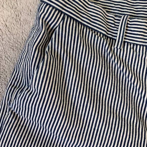 Gap womens tailored shorts size 8r blue and white stripe - Picture 3 of 5